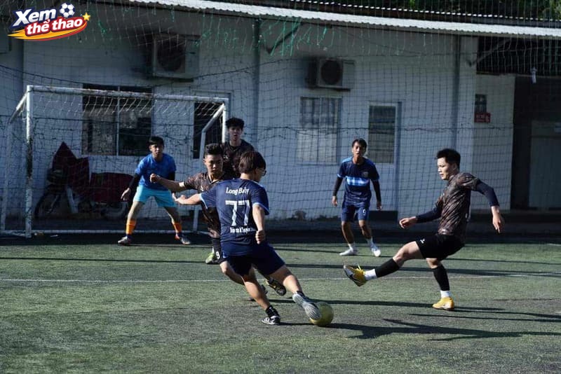 Chơi phủi rất giàu cảm xúc, không đặt nặng thành tích