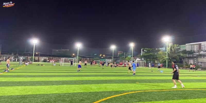 Đánh giá mặt sân và hệ thống đèn